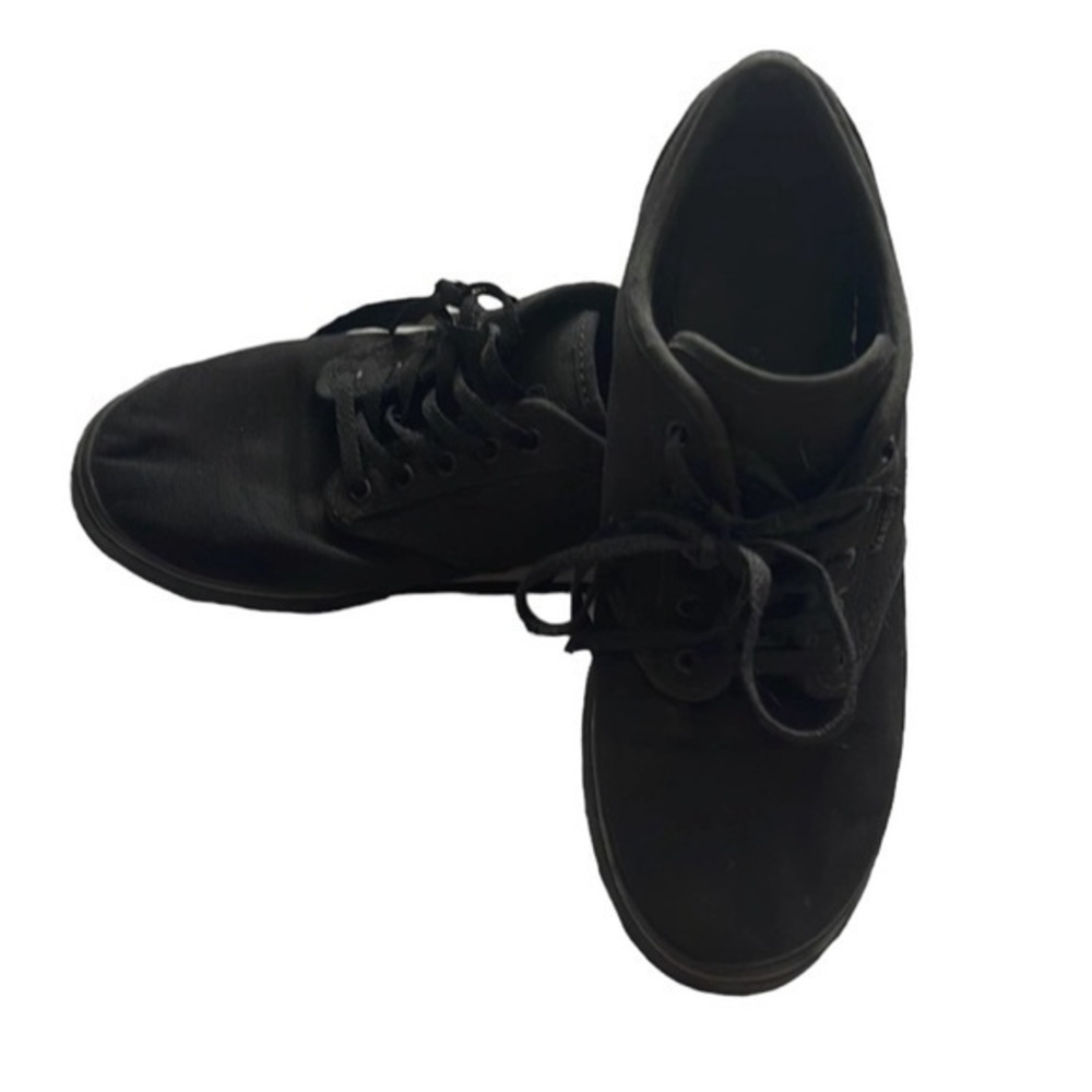 Vans classic low top tie sneaker black size 7.5 Vans straight leg jeans